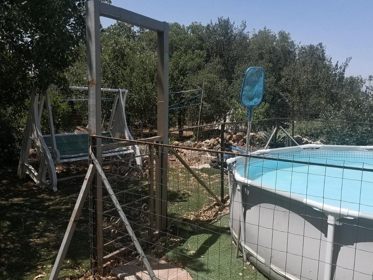 בקתת עץ בחורש במנות - דום גיאודזי - Wooden Cabin In Manot エクステリア 写真