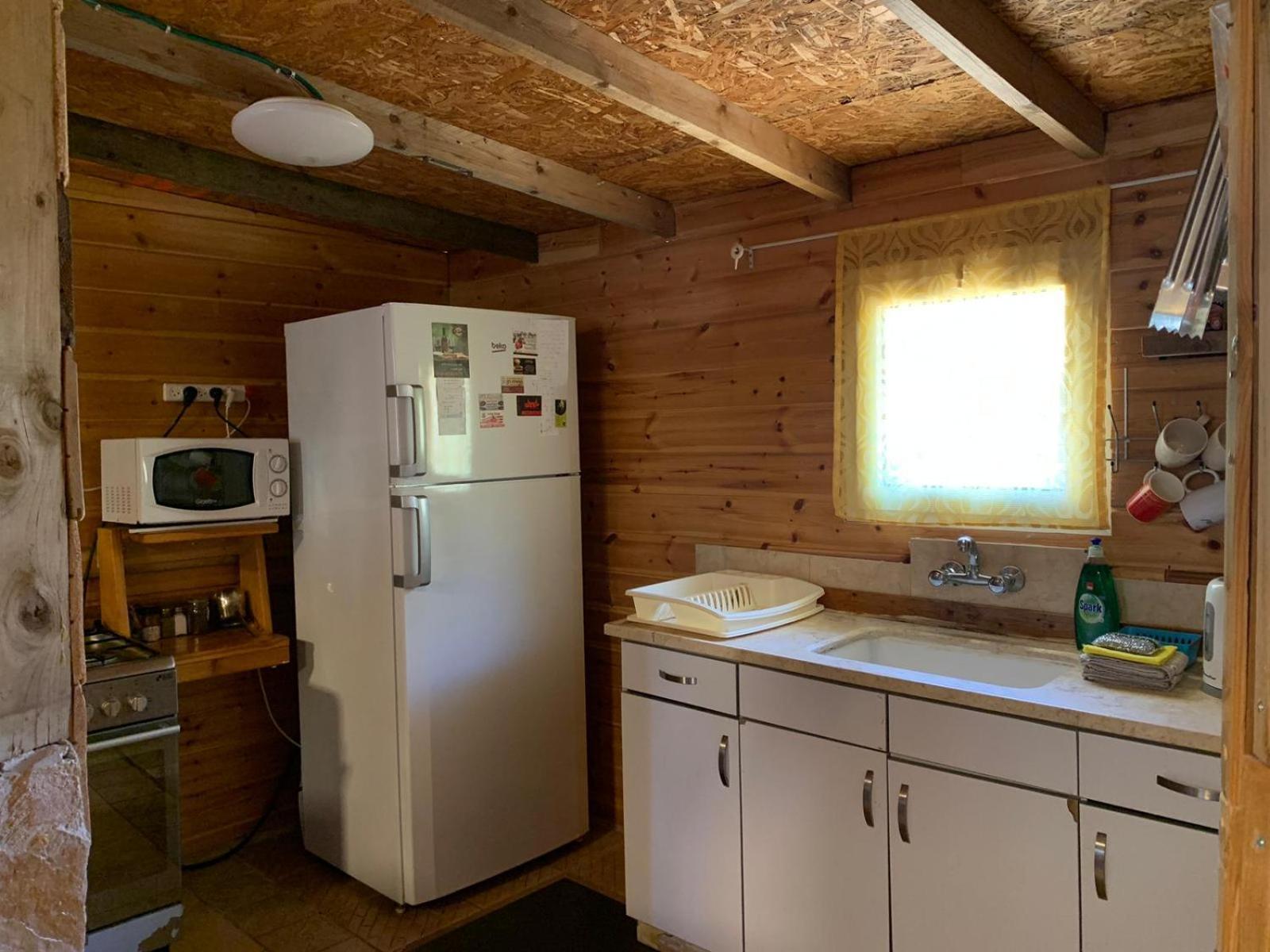 בקתת עץ בחורש במנות - דום גיאודזי - Wooden Cabin In Manot エクステリア 写真