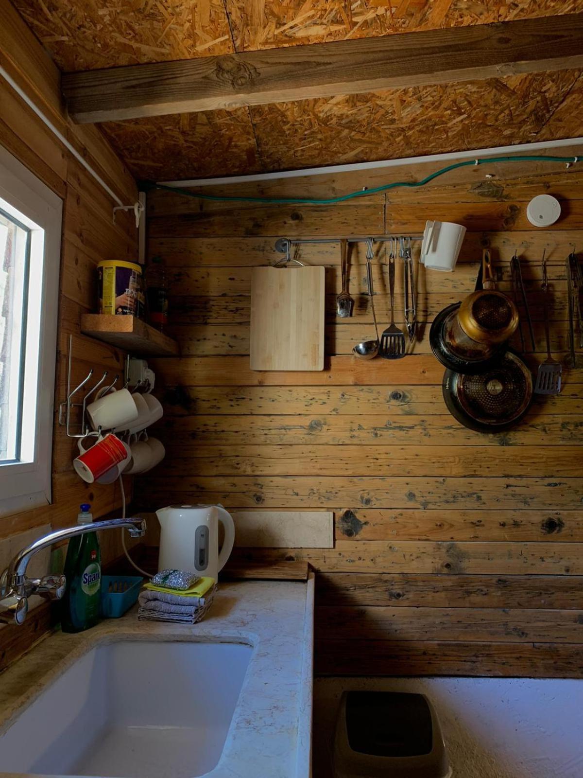 בקתת עץ בחורש במנות - דום גיאודזי - Wooden Cabin In Manot エクステリア 写真