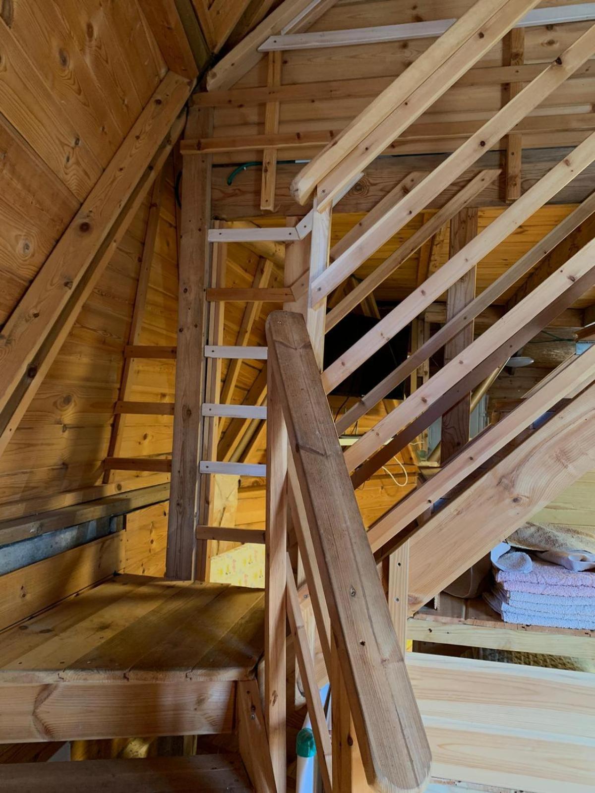 בקתת עץ בחורש במנות - דום גיאודזי - Wooden Cabin In Manot エクステリア 写真